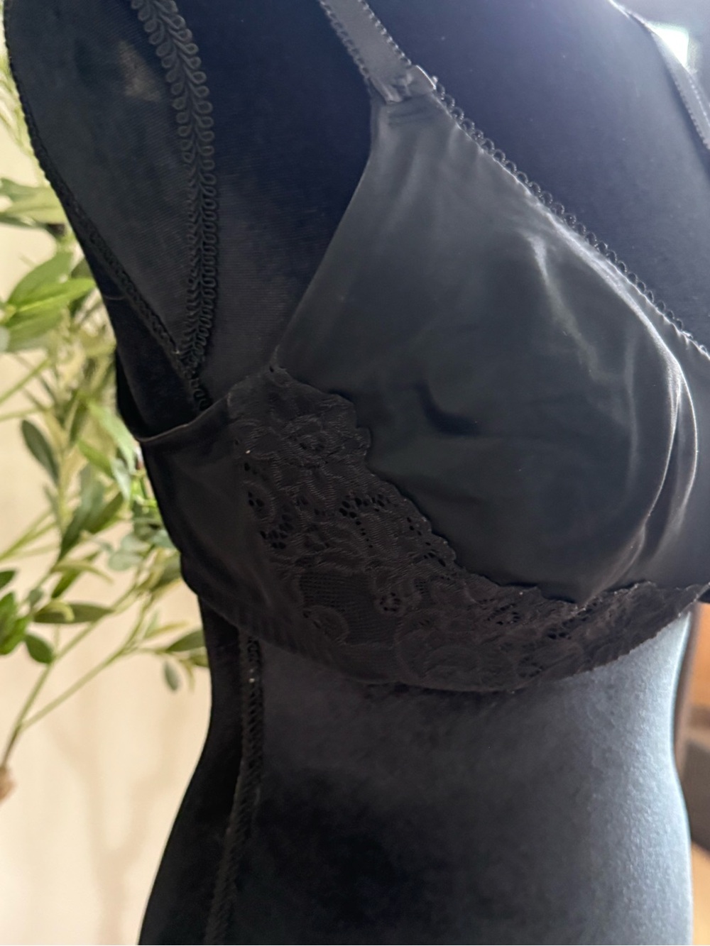 Olga Black Lace-Trim Underwire Bra 40D